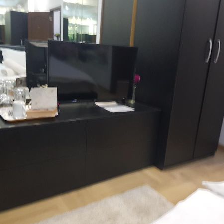 Mirrors Room Mega Mall National Arena Bucureşti Eksteriør bilde