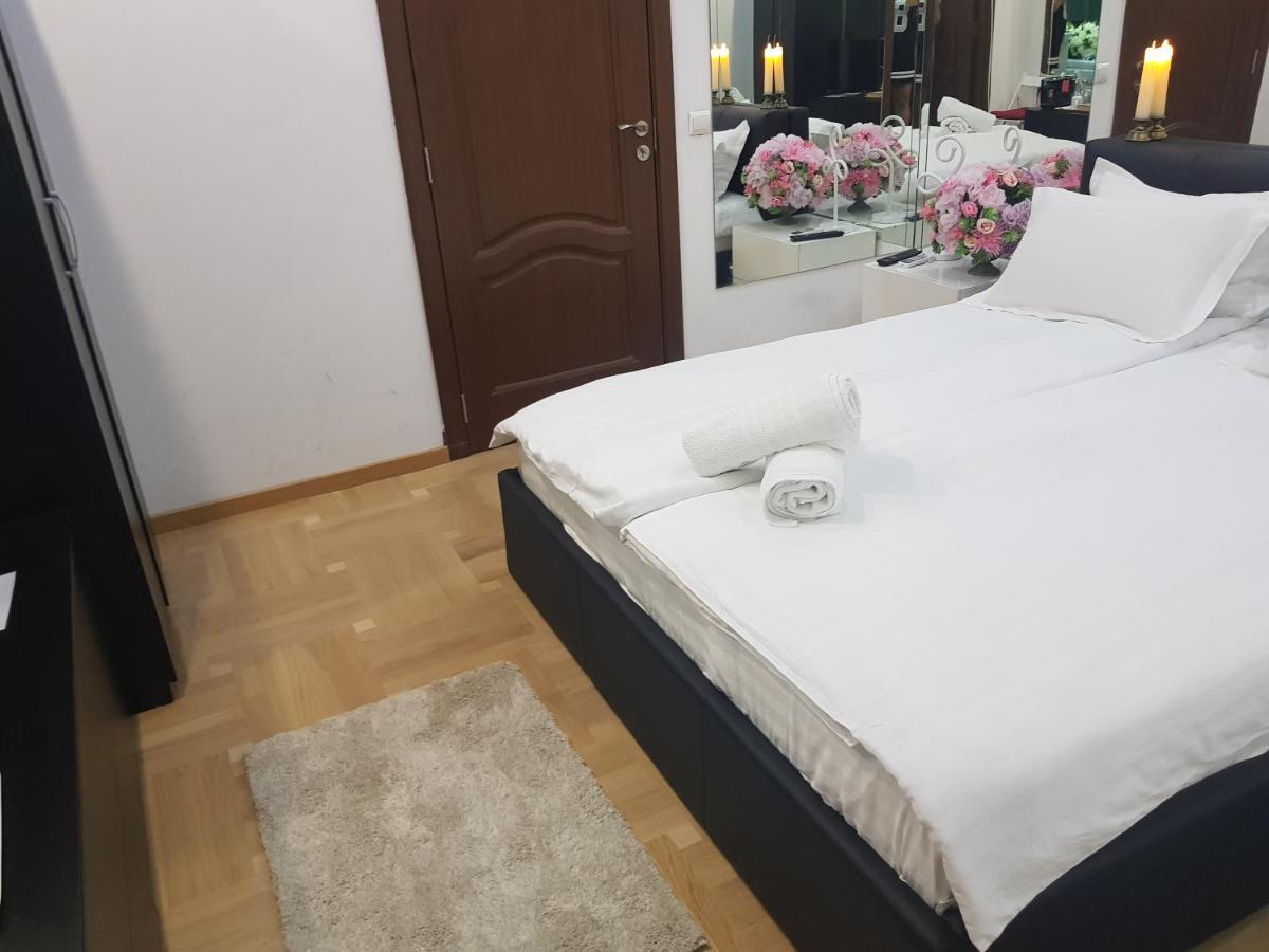 Mirrors Room Mega Mall National Arena Bucureşti Eksteriør bilde